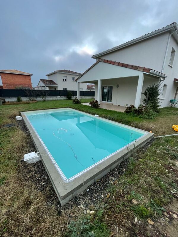 Terrasse et tour de piscine en bois exotique